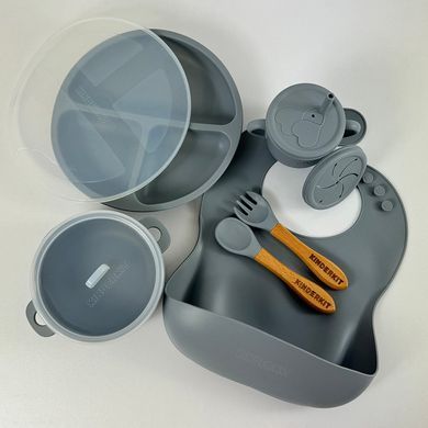 Дитячий силіконовий посуд для прикорму Kinderkit EasyMeal Cool Slate Y18 набір для годування на присосках для малюка  сірий 10 предметів тарілка секційна та глибока мисочка з кришками чашка з трубочкою ложечка виделочка