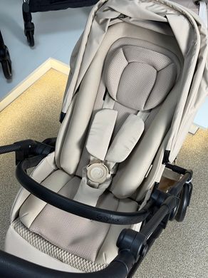 Прогулочная коляска Cybex Melio Carbon 2026 Сandy pink с бампером (Сайбекс Мелио)