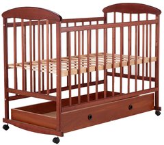 Дитяче ліжечко (кровать) Наталка ОТЯ для новонароджених з відкидною боковиною на колесиках з шухлядою, дерево вільха (темна)